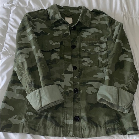 Camo jacket in great condition! Size small - Picture 2 of 7